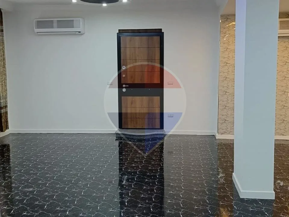 Ground apartment with garden for rent in El Yasmin