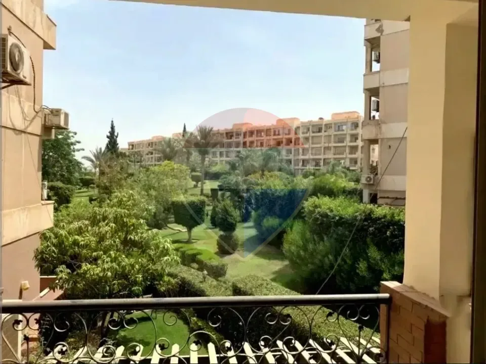 شقة للايجار بالمطبخ والتكيفات في كمبوند زايد 2000
