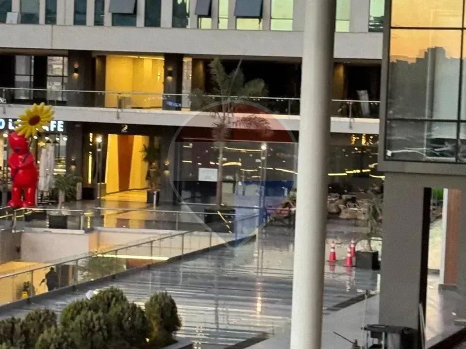 محل تجاري للإيجار بموقع مميز داخل ويست جيت مول