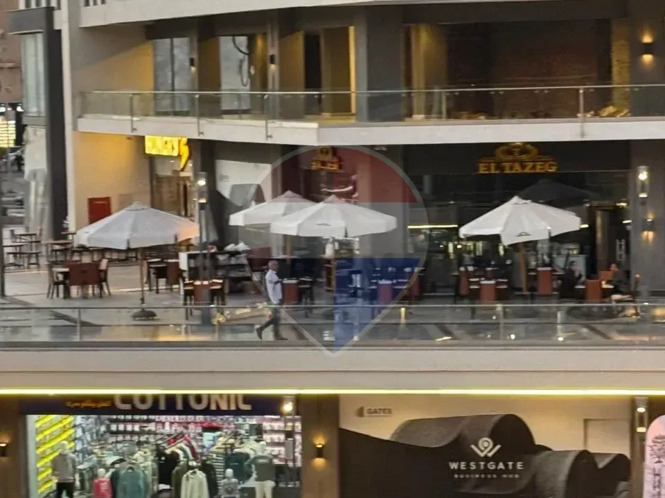 محل تجاري للإيجار بموقع مميز داخل ويست جيت مول