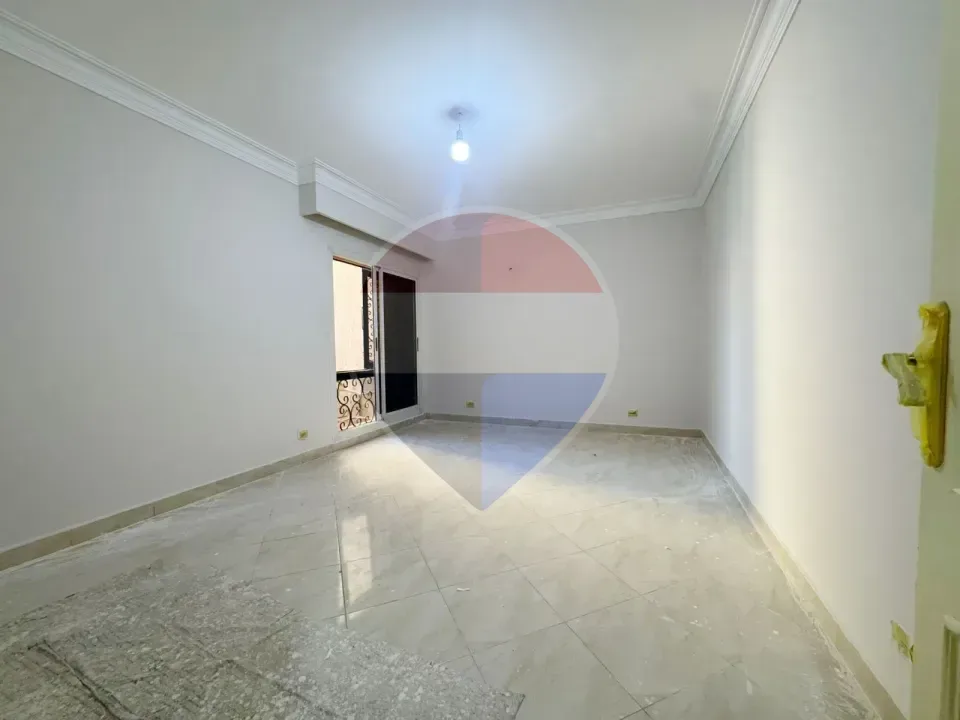 Middle townhouse in Mena Garden City