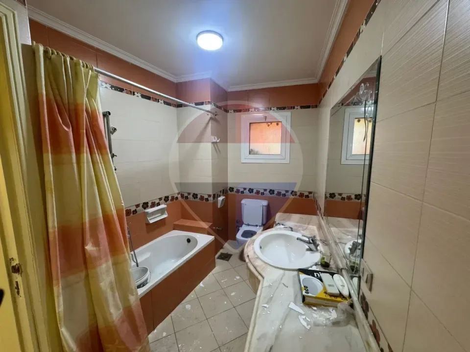 Middle townhouse in Mena Garden City