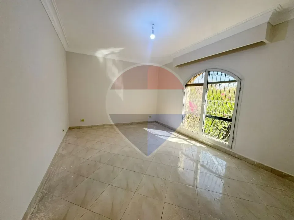 Middle townhouse in Mena Garden City