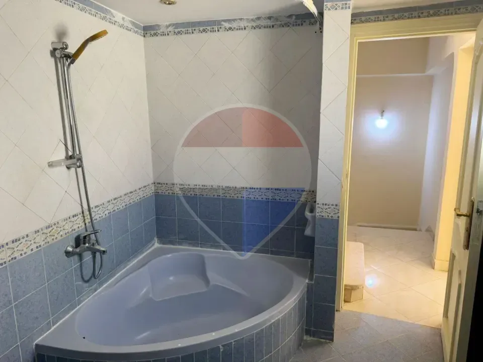 Middle townhouse in Mena Garden City