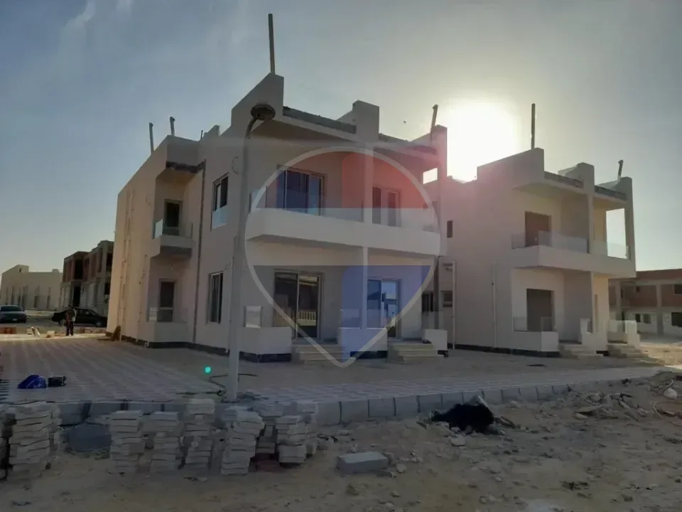 ستوديو داخل فيلا دوبلكس للبيع في كريستال لاجونز