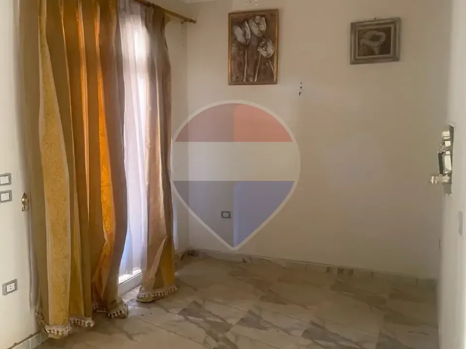 توين هاوس للايجار نصف مفروش في نيوم اكتوبر
