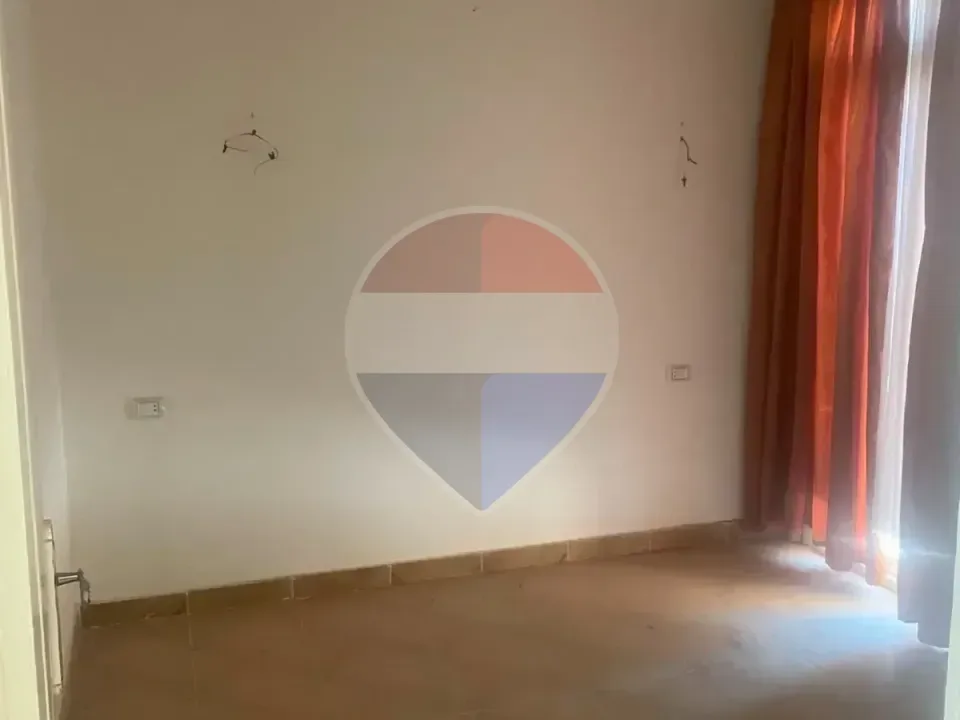 توين هاوس للايجار نصف مفروش في نيوم اكتوبر