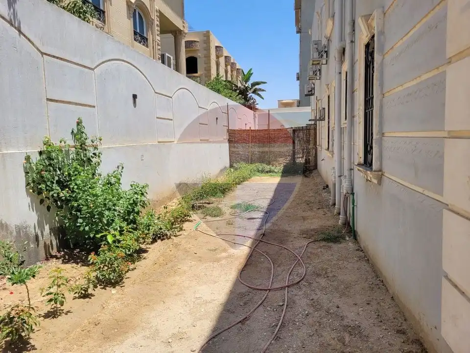 Office with Garden for Rent in 7th District, Sheikh Zayed