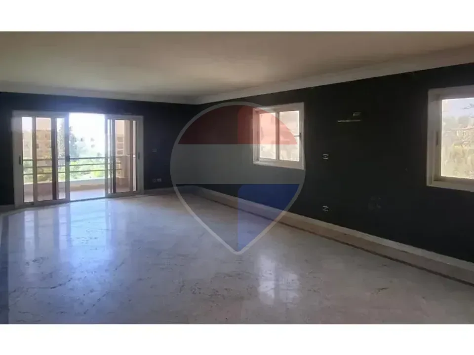 Prime location fully finished apartmnet in Zayed 2000