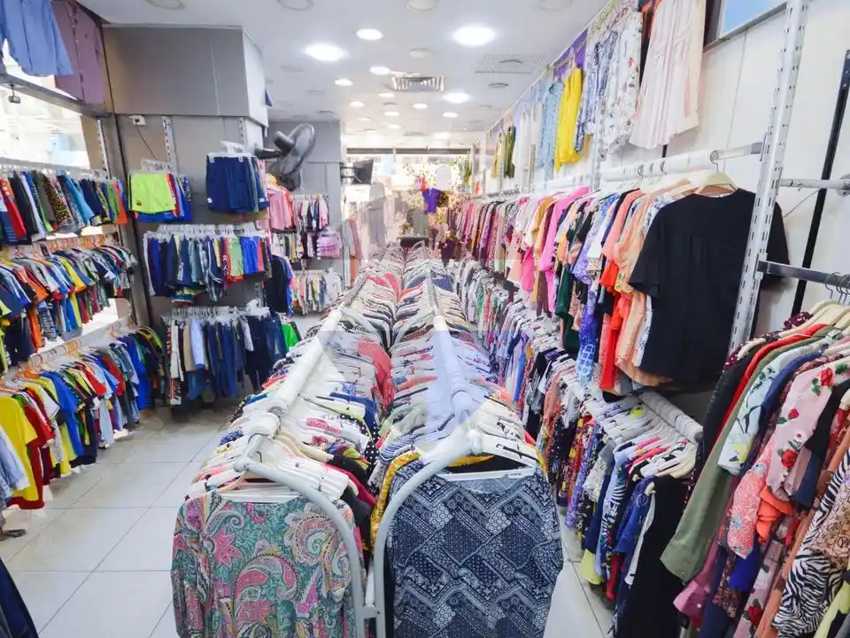 198 sqm shop for sale directly on a tram in the Raml area