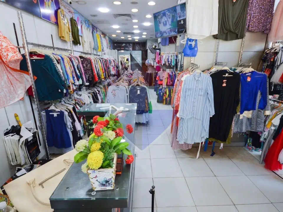 198 sqm shop for sale directly on a tram in the Raml area