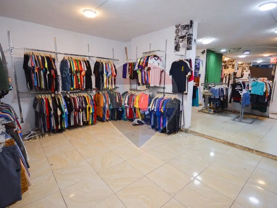 198 sqm shop for sale directly on a tram in the Raml area