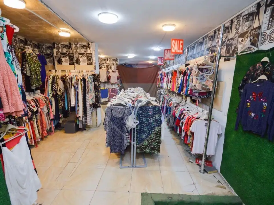 198 sqm shop for sale directly on a tram in the Raml area