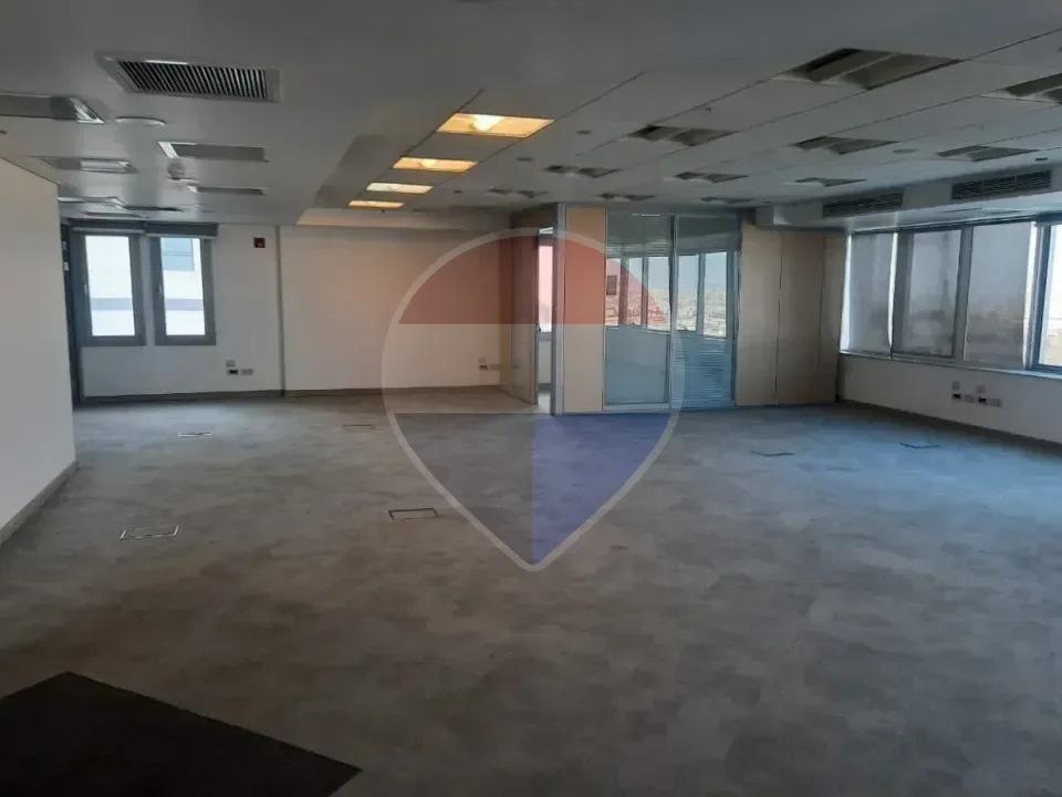 للايجار مقر اداري ارضي بمدخل خاص 580 متر بمبني ترخيص اداري متشطب بالتكيفات علي شارع التسعين الشمالي الرئيسي