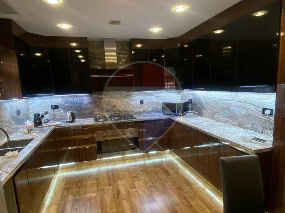 Furnished villa with pool in West Gate