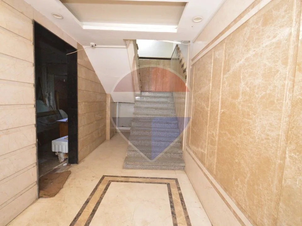 - In a prime location for rent, mezzanine, entire first floor, 300 square meters (unfinished)