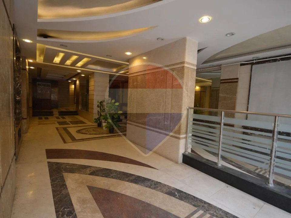 - In a prime location for rent, mezzanine, entire first floor, 300 square meters (unfinished)