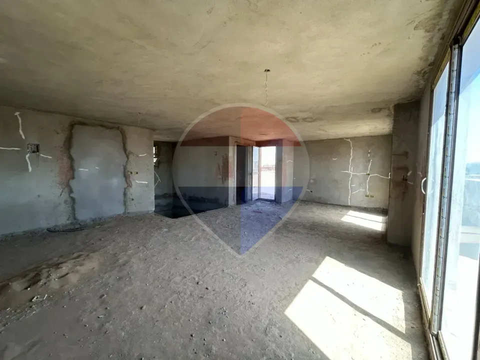 بنتهاوس نصف تشطيب سعر مميز في كمبوند جرين 5