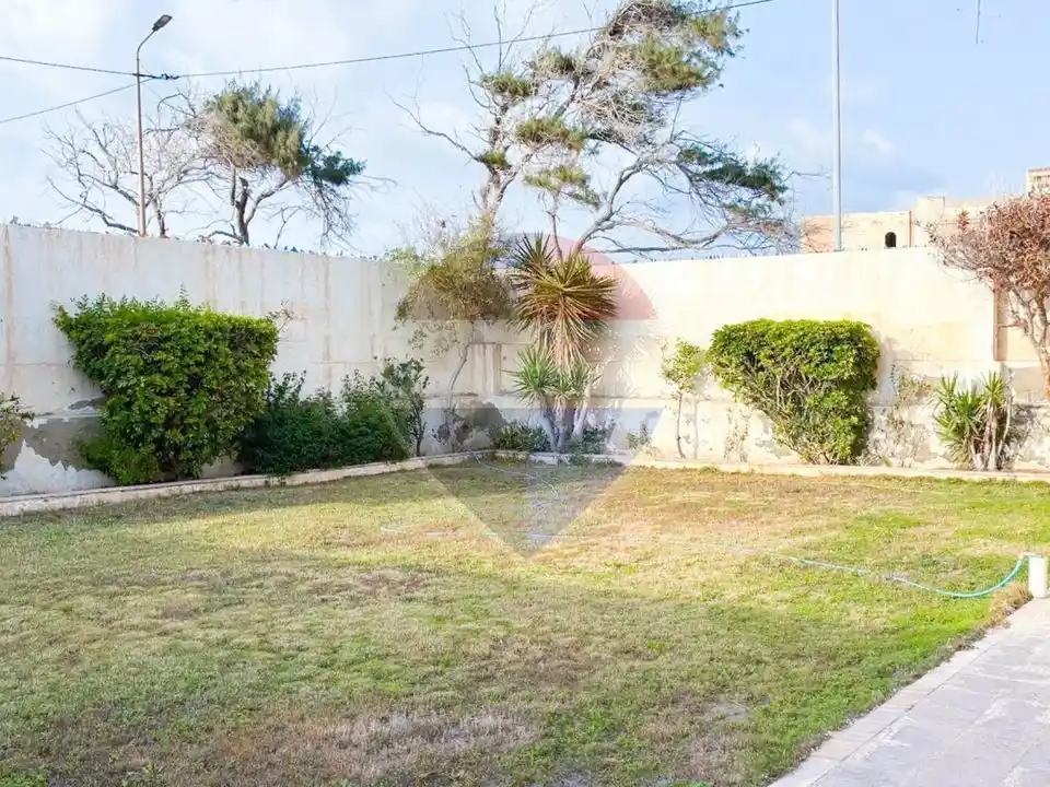 700 m² detached villa for sale in Hanoville, Ajami, second row from the sea, directly behind the governor's villa.