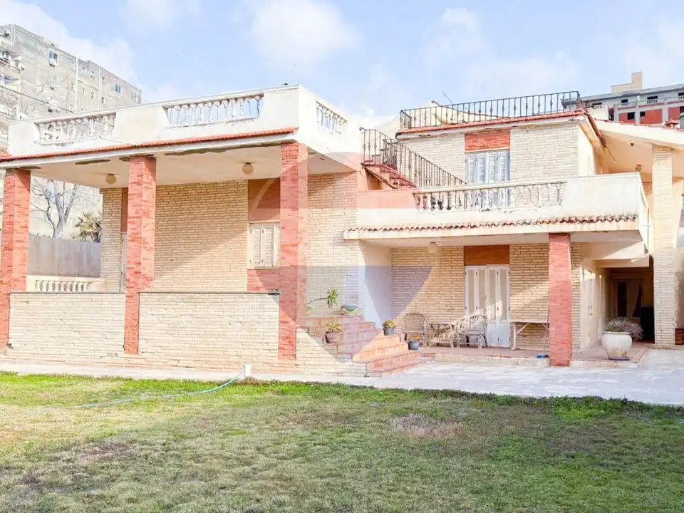 700 m² detached villa for sale in Hanoville, Ajami, second row from the sea, directly behind the governor's villa.