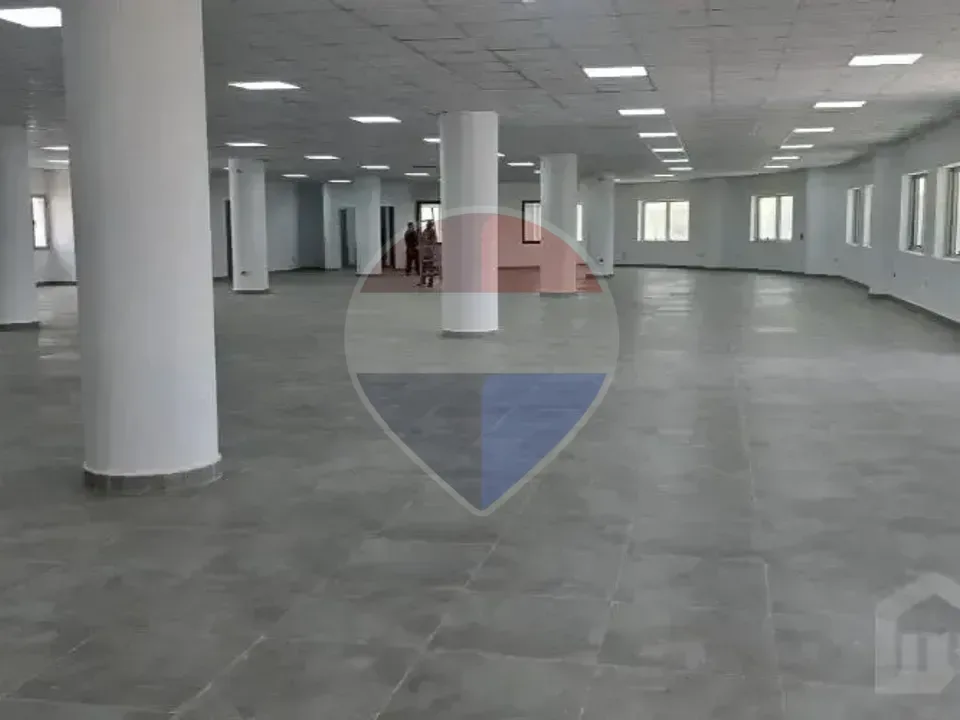 Office with a private entrance 1250m For rent