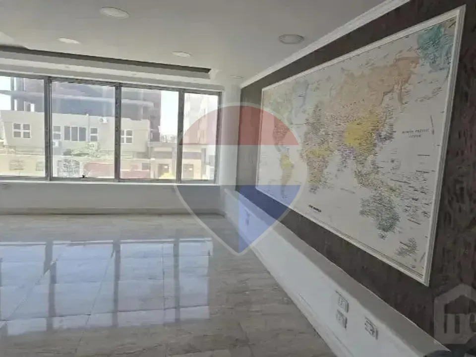 Office with a private entrance 1250m For rent