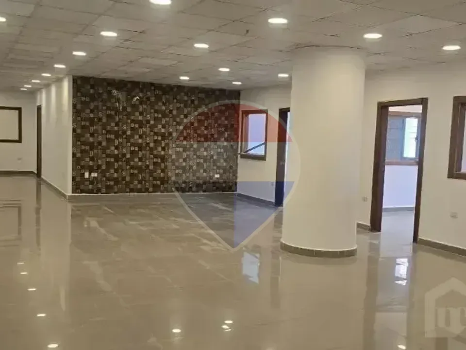 Office with a private entrance 1250m For rent