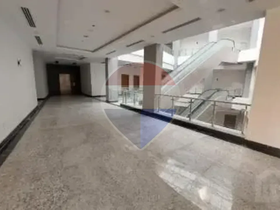 Administrative f building 9000m For rent