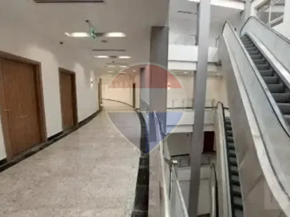 Administrative f building 9000m For rent