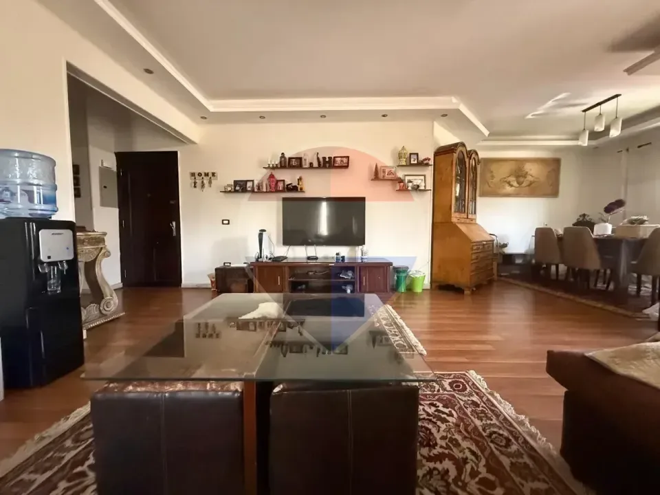 Fully Furnished Apartment in Beverly Hills