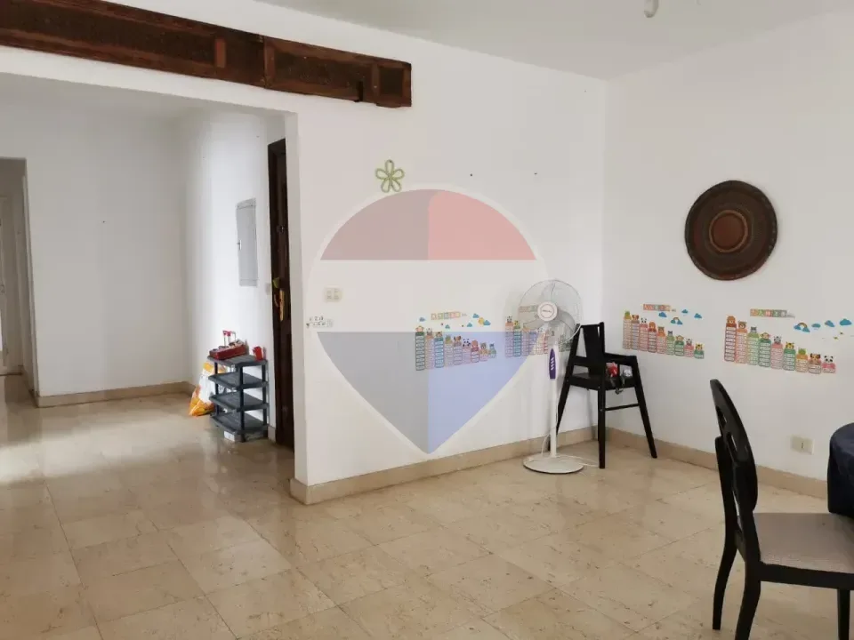 Apartment for Sale in Beverly Hills
