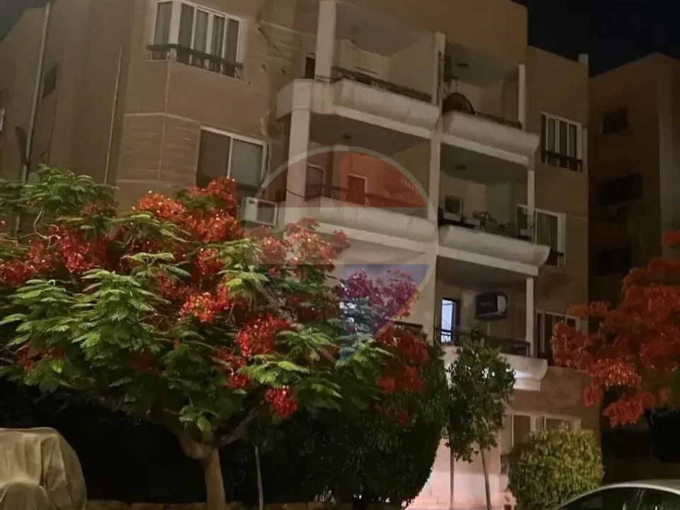 Apartment for Sale in Beverly Hills