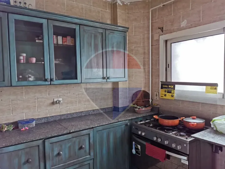 Apartment for Sale in Beverly Hills