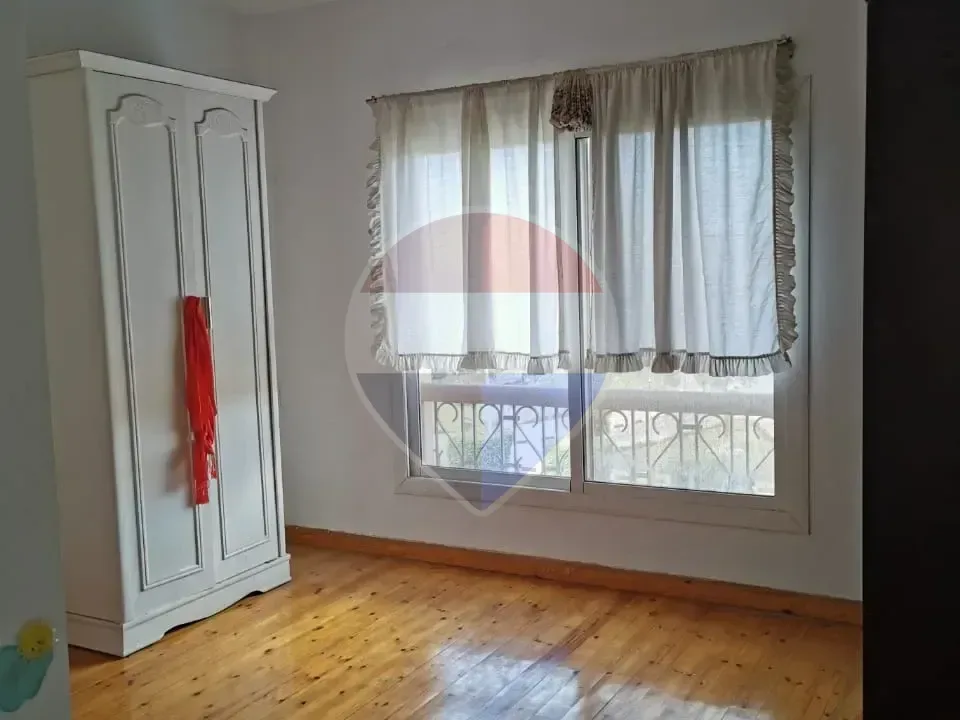 Apartment for Sale in Beverly Hills