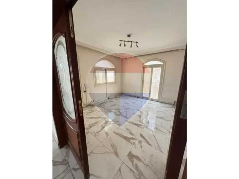 400m Apartment for rent in West Somid