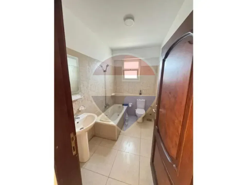 400m Apartment for rent in West Somid