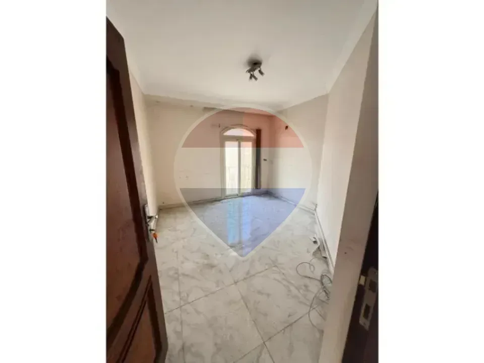 400m Apartment for rent in West Somid