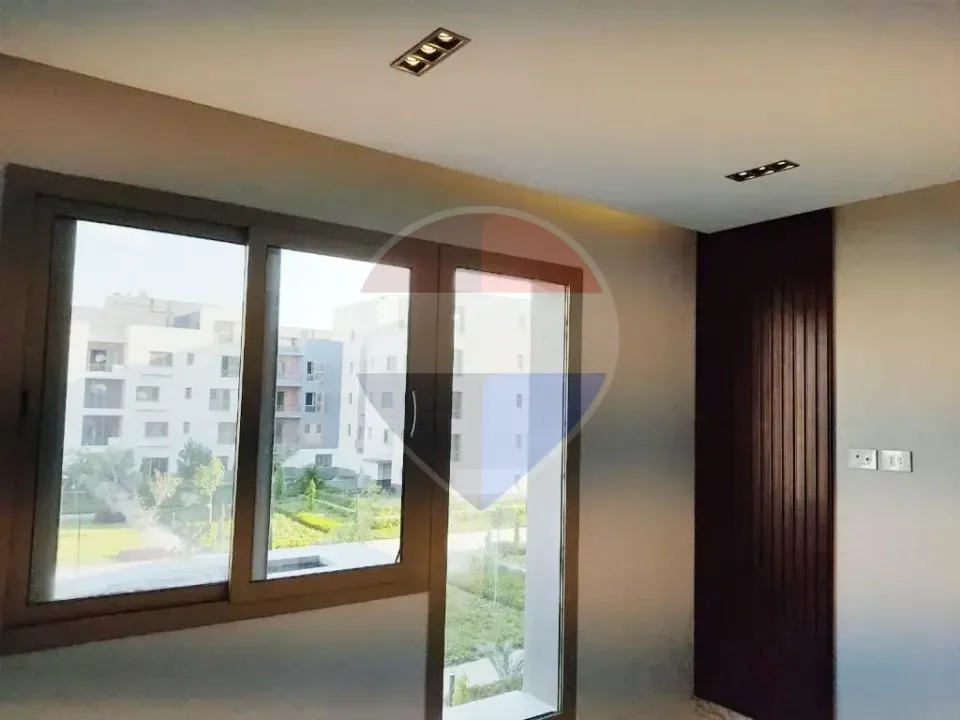 شقة مميزة للإبجار داخل Courtyard AEON بمساحة كبيرة