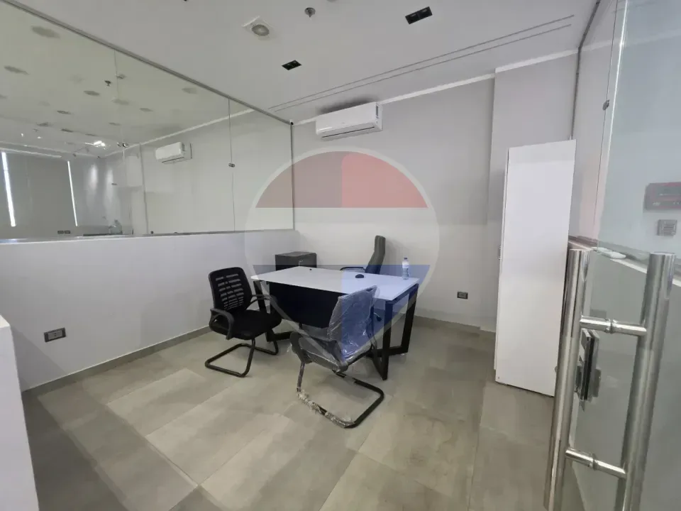 Office for Rent in Legenda Mall-SuperLux Finishing