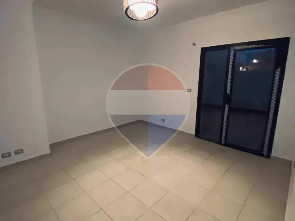 Apartment in Courtyard With Kitchen &ACs