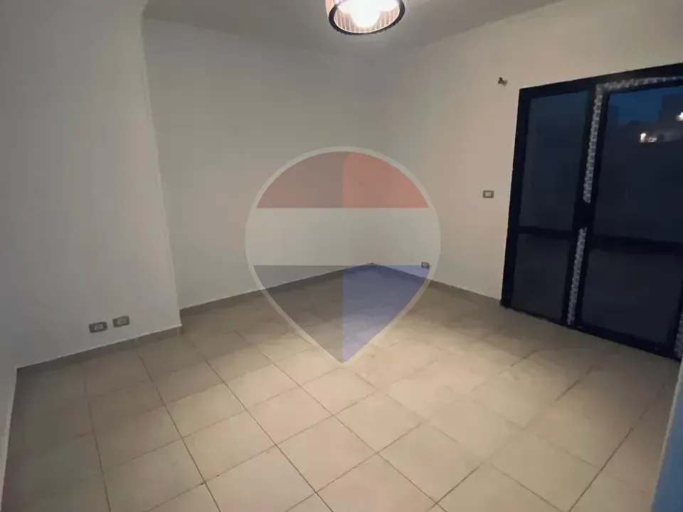 Apartment in Courtyard With Kitchen &ACs
