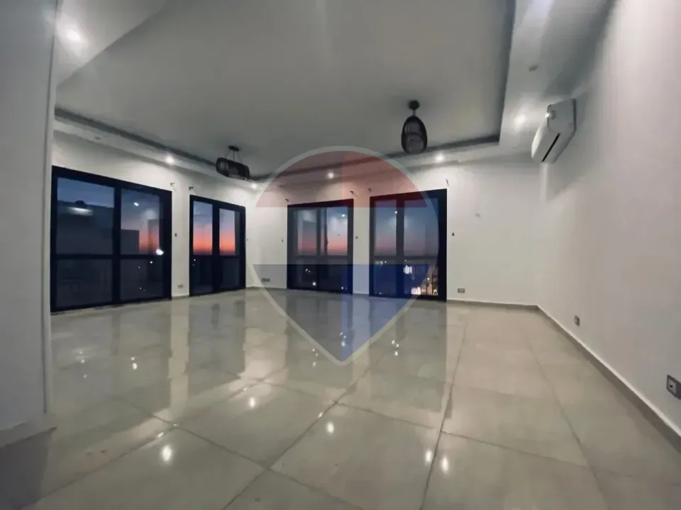 Apartment in Courtyard With Kitchen &ACs