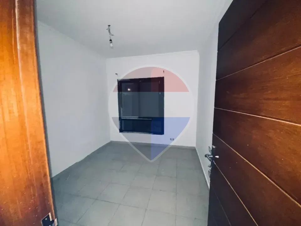 Apartment in Courtyard With Kitchen &ACs