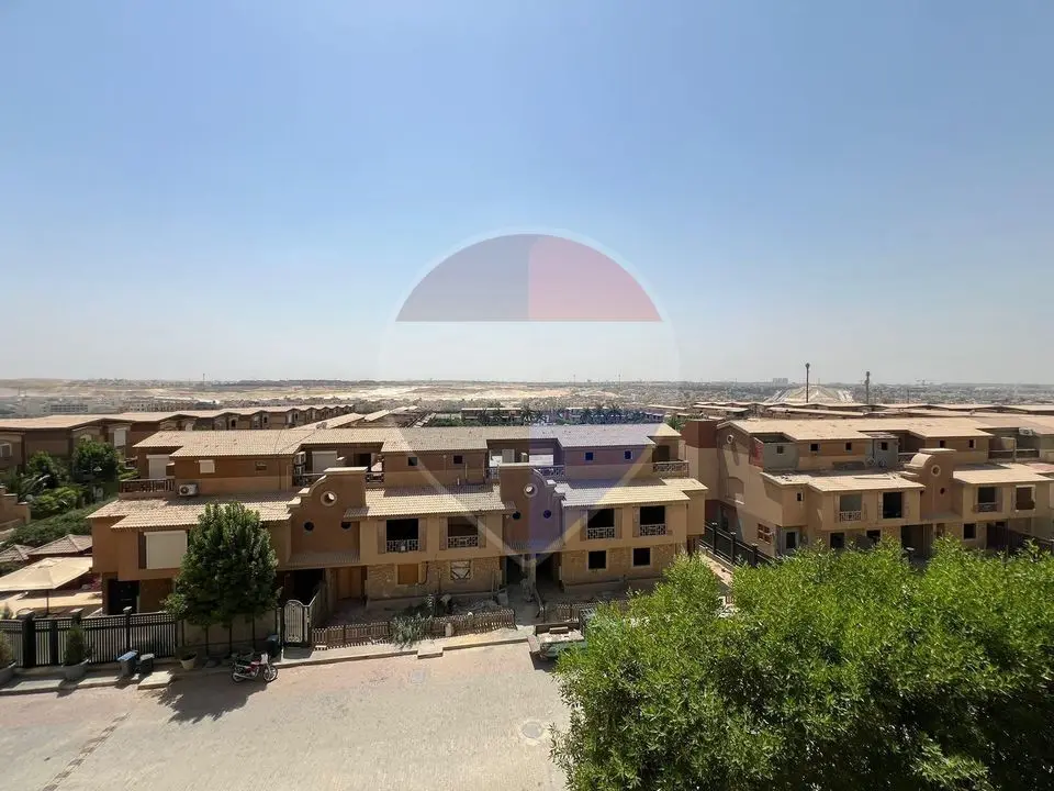 توين هاوس للبيع في بيراميدز ووك