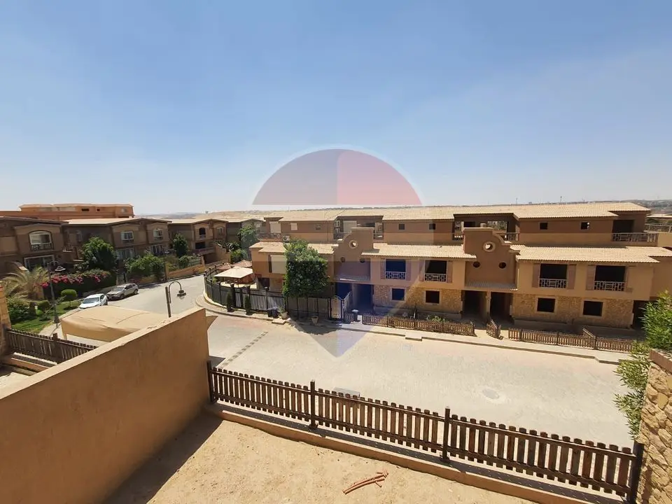 توين هاوس للبيع في بيراميدز ووك