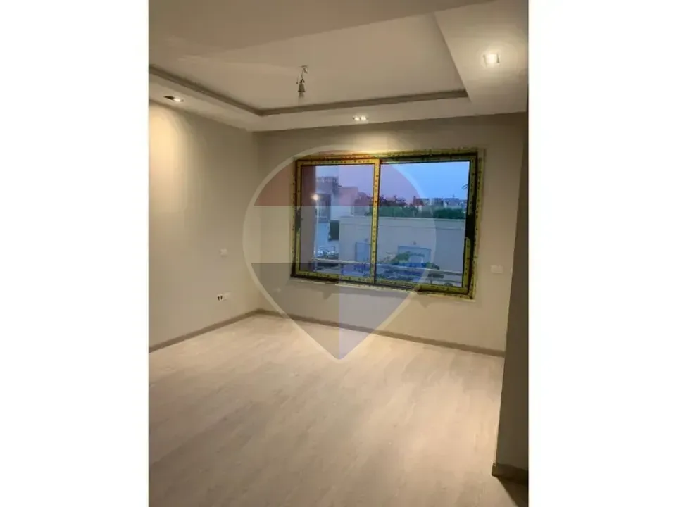 Middle townhouse -First use with pool - Palm Hills