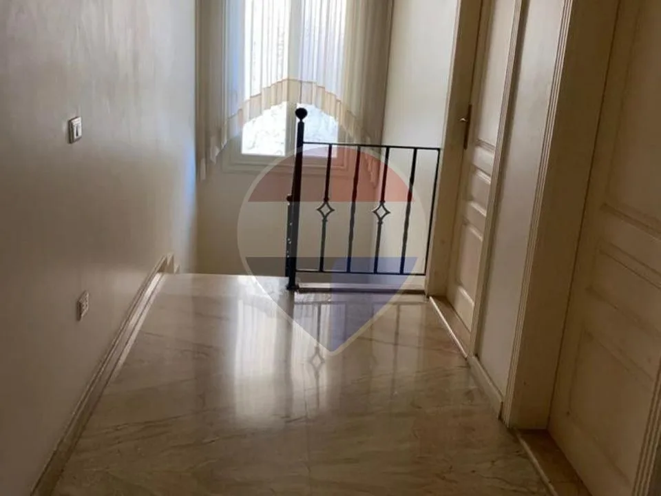 Villa for sale 1000 m in the Fifth Settlement