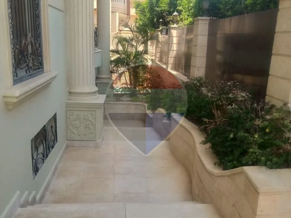 Villa for sale 1000 m in the Fifth Settlement