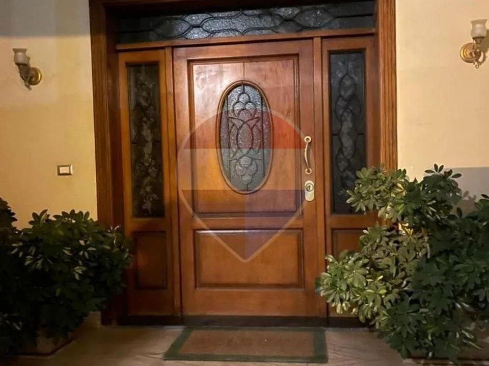 Villa for sale 1000 m in the Fifth Settlement