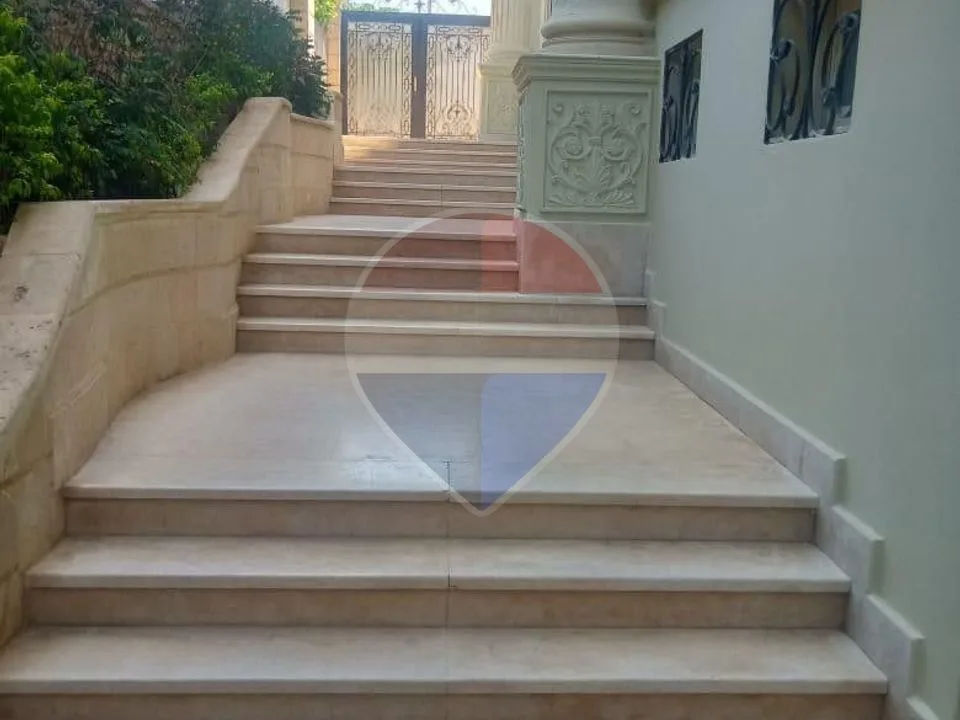 Villa for sale 1000 m in the Fifth Settlement